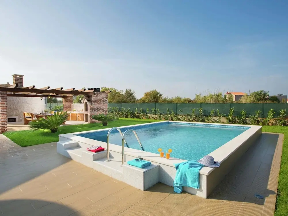 Lovely Holiday Home in Fazana With Swimming Pool