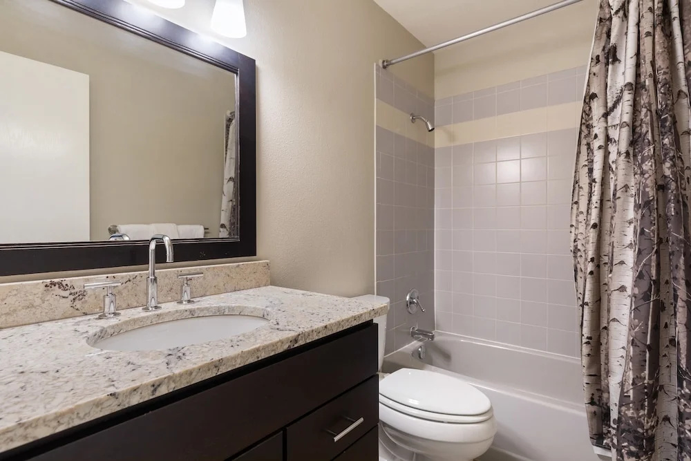 Ghostriders 10 by Avantstay Penthouse Suite w/ Large Patio & Mountain Views!