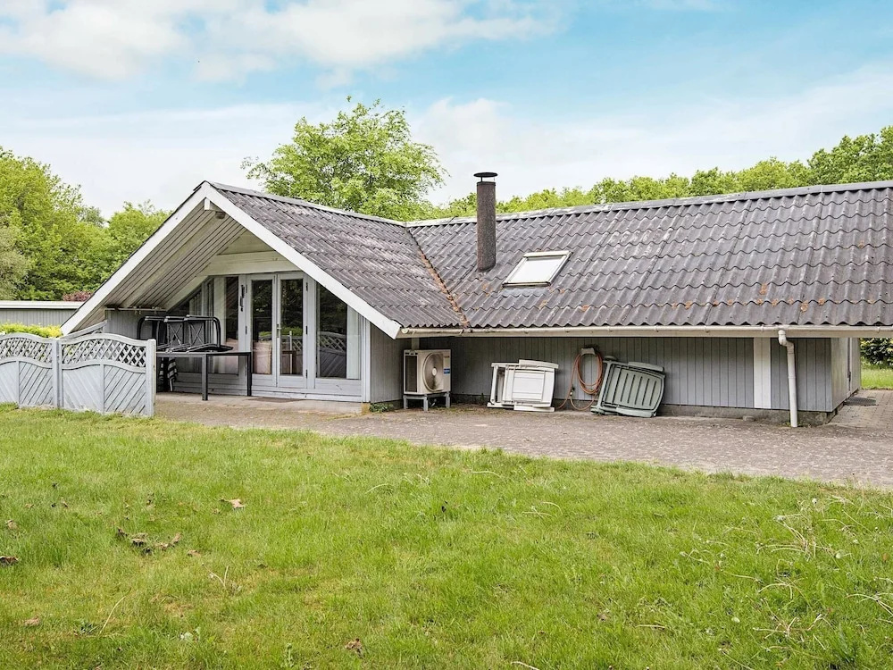 Serene Holiday Home in Arrild Jutland With Roofed Terrace