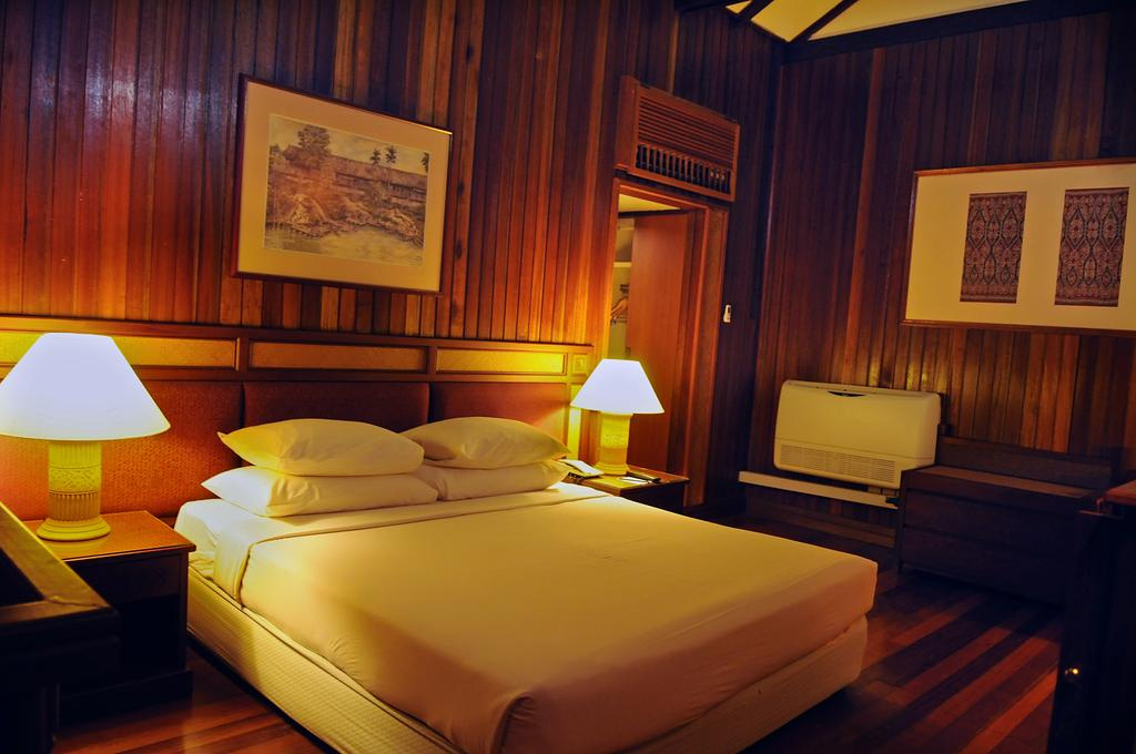 Hotel Longhouse