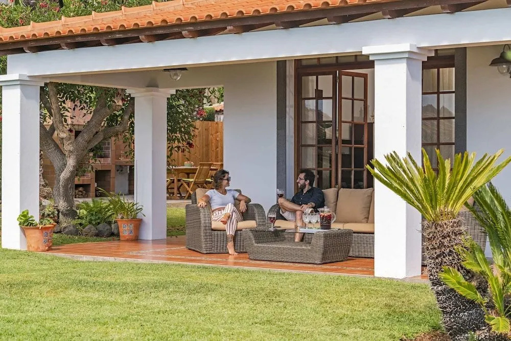 Southern Sunny House by An Island Apart