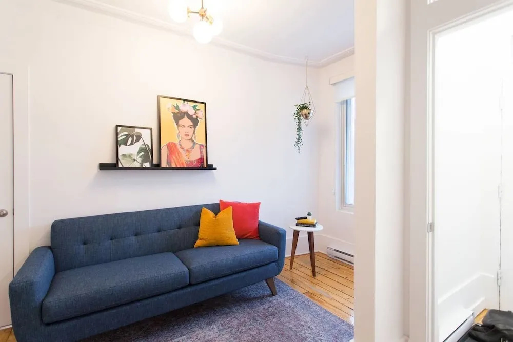 Charming Montreal 3 bdr Apartment Next to Subway