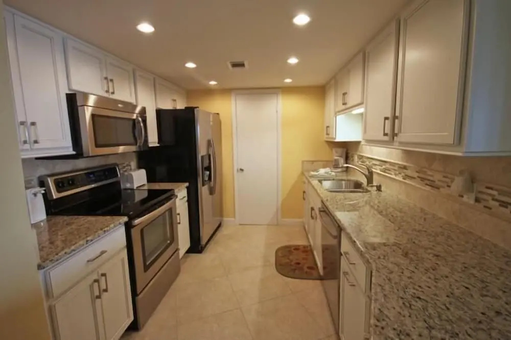 335 El Matador 1 Bedroom Condo by RedAwning