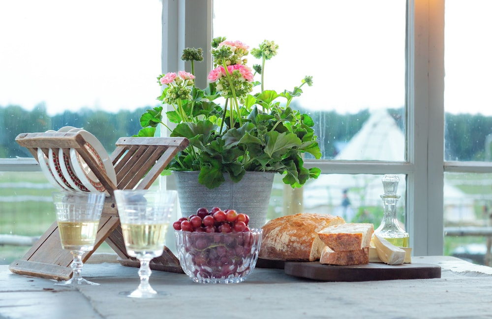 Mickels bondgårdsglamping