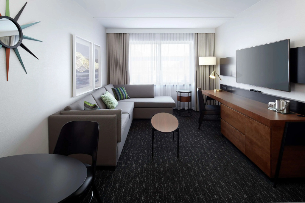 Doubletree By Hilton Montreal Airport