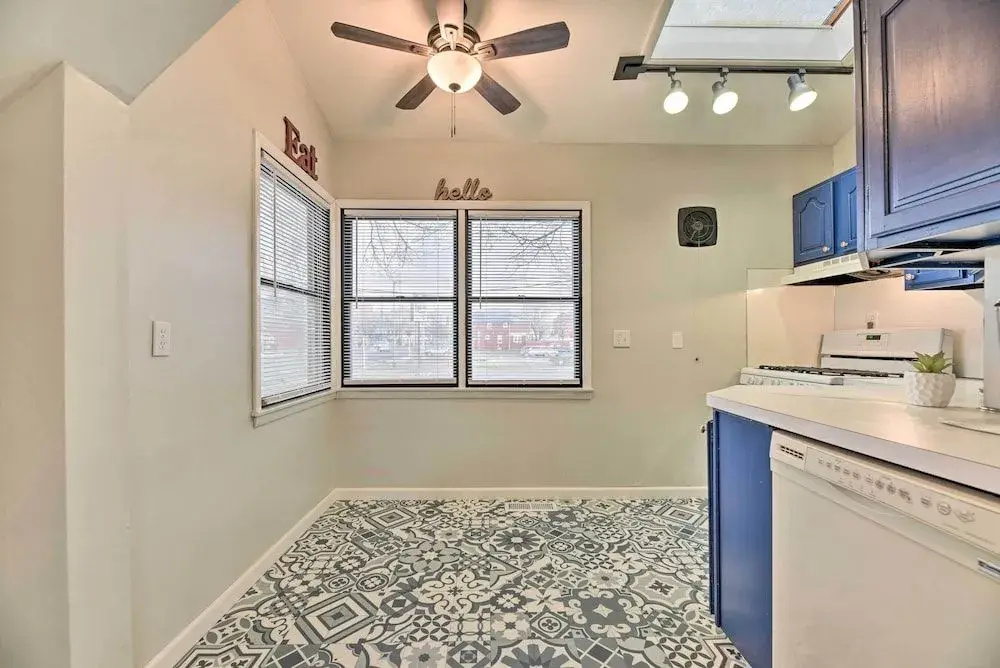 Tonawanda Apartment Steps to Niagara River