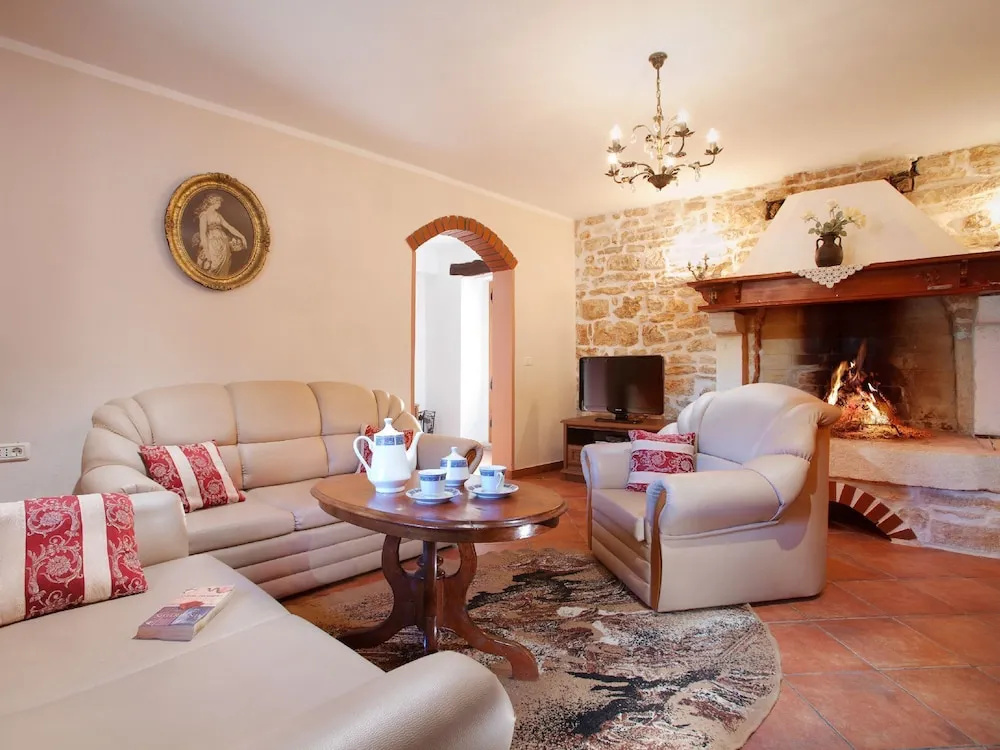 Beautiful villa for 10 persons in a quiet area with private pool, beach at 10 km