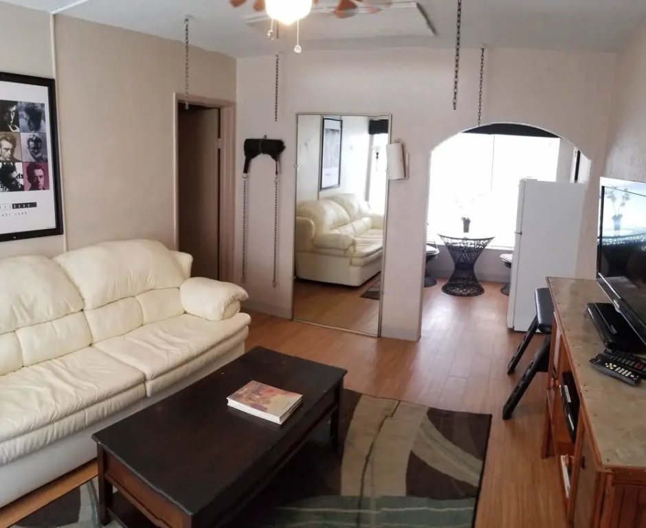 INN LEATHER GUEST HOUSE-GAY MALE ONLY