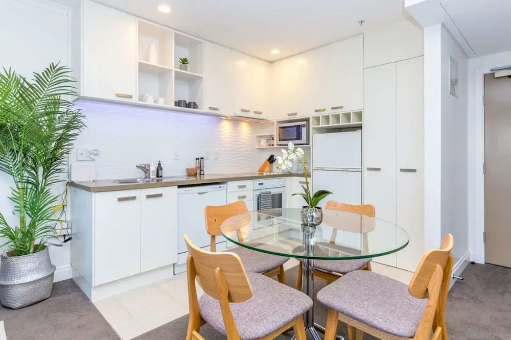 Cozy City Apt | Pool, Gym & View | Zodiak Stays