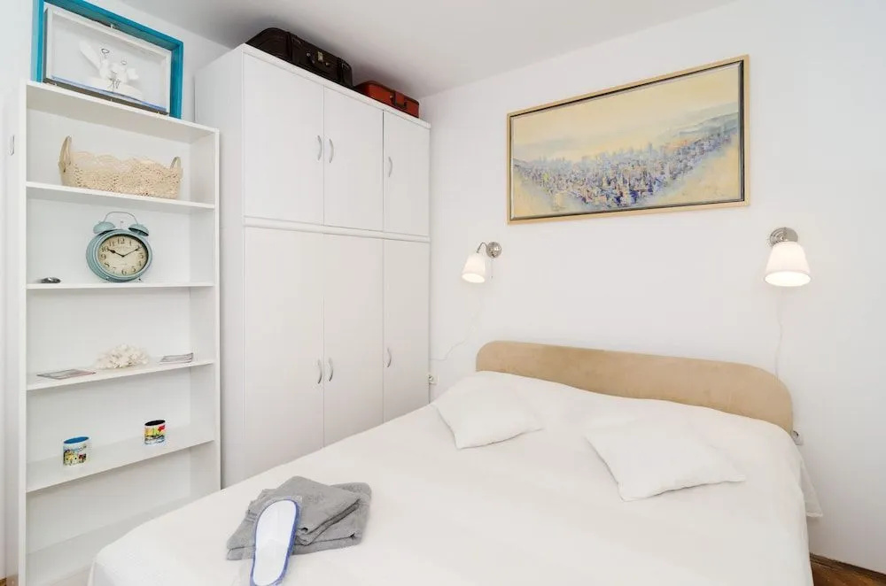 White Wave Guest House