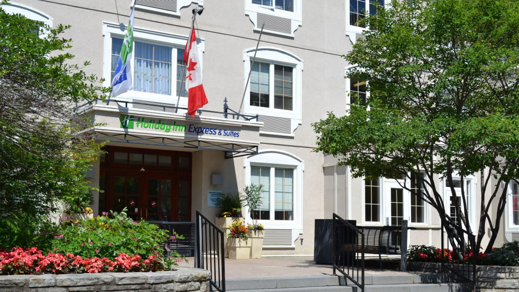 Holiday Inn Express & Suites Tremblant by IHG
