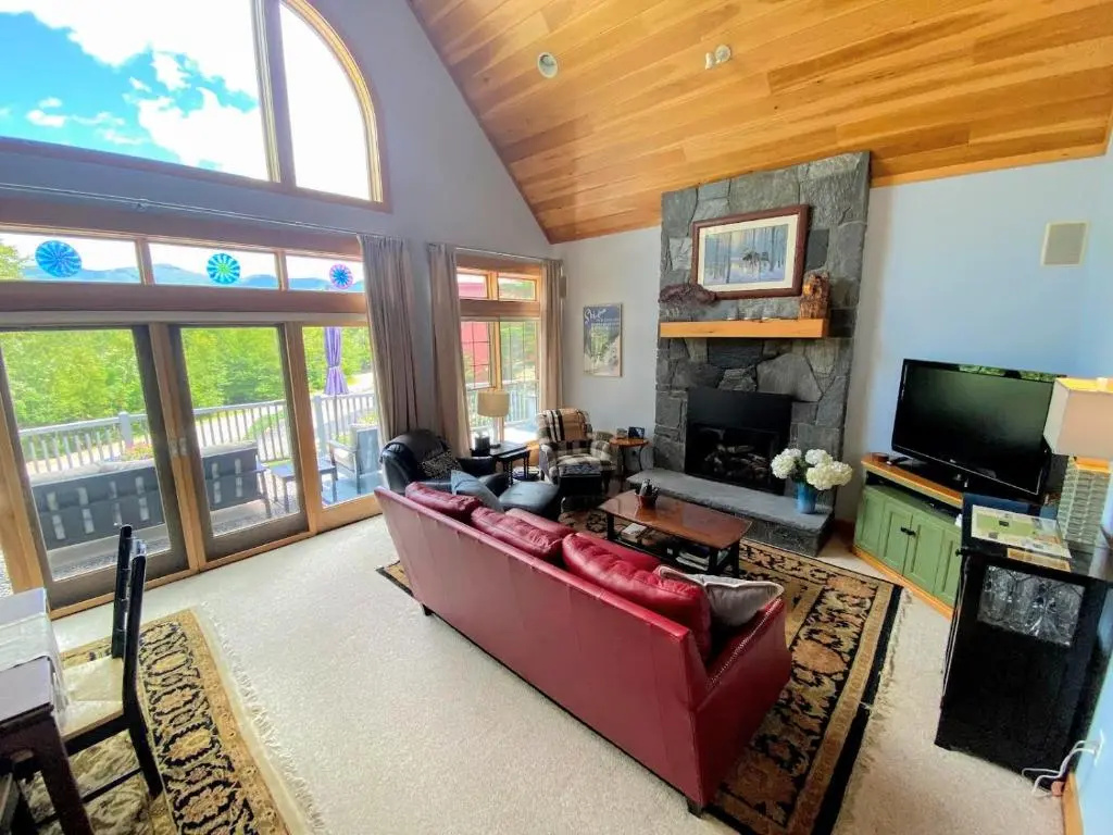 E5 Beautiful Bretton Woods slopeside home amazing views of Mount Washington Hot Tub AC