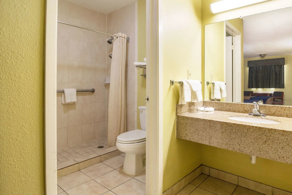 Scottish Inn & Suites