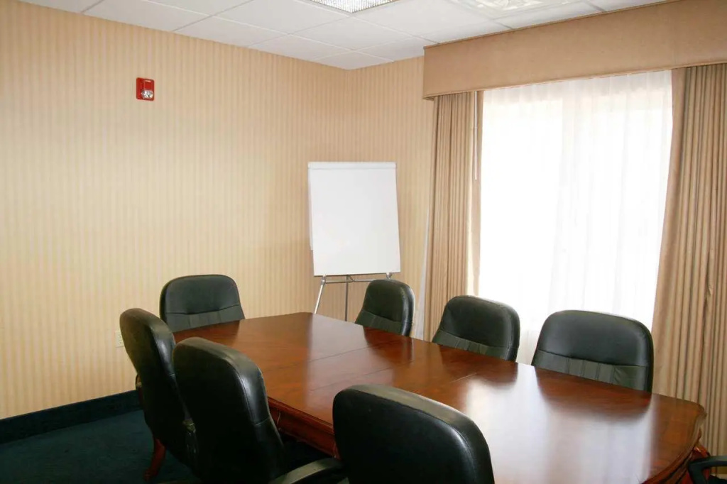 Hampton Inn & Suites - Coors Road