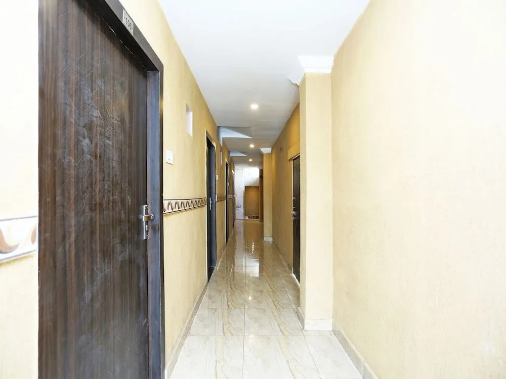 CAPITAL O 16472 Hotel Shree Balram International