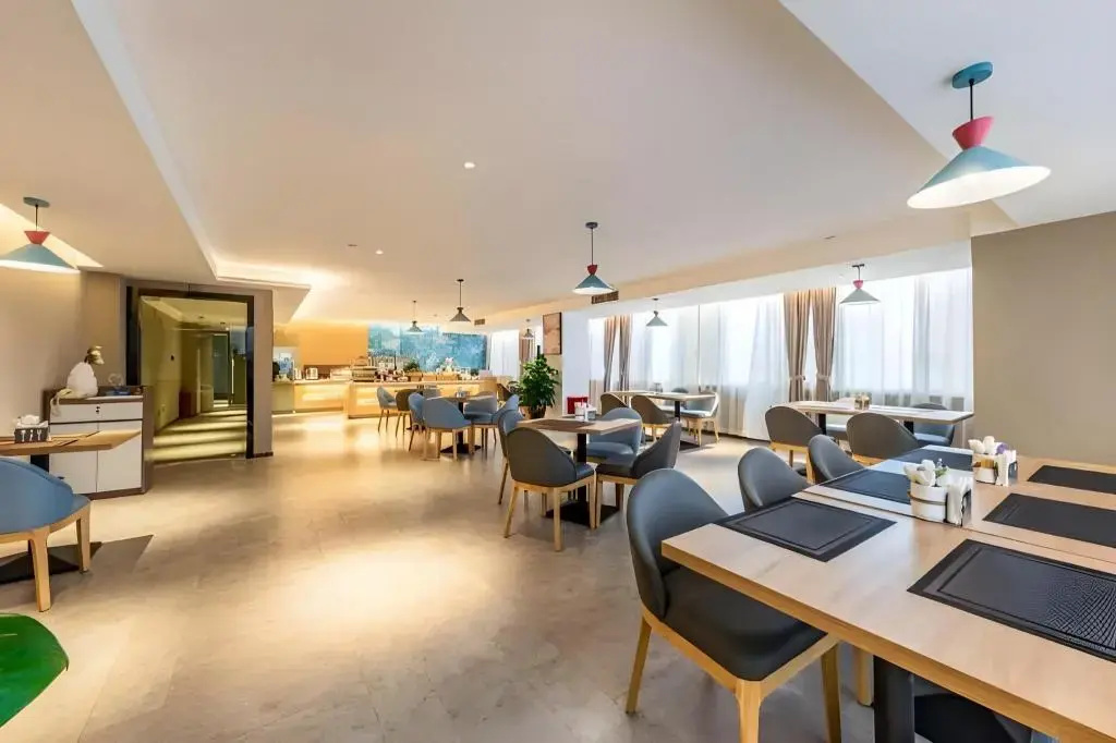Home Inn Dongfeng Square