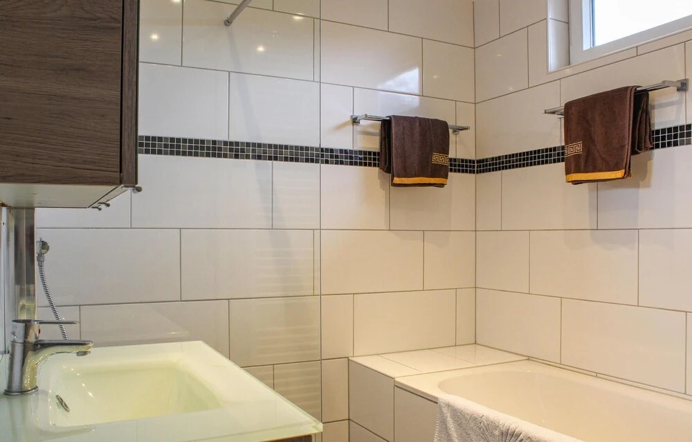 Nice Home In Vlagtwedde With Kitchen