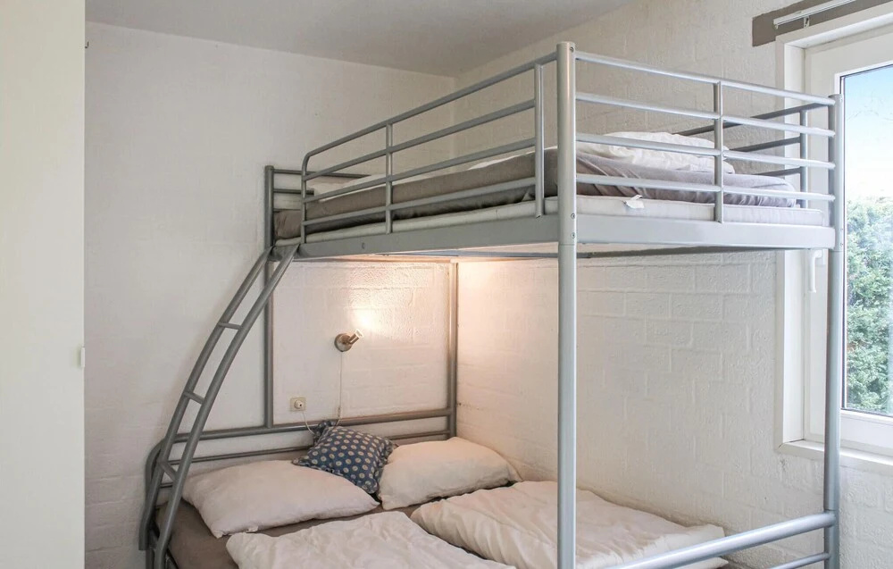 Amazing Home in Bruinisse With 2 Bedrooms and Wifi