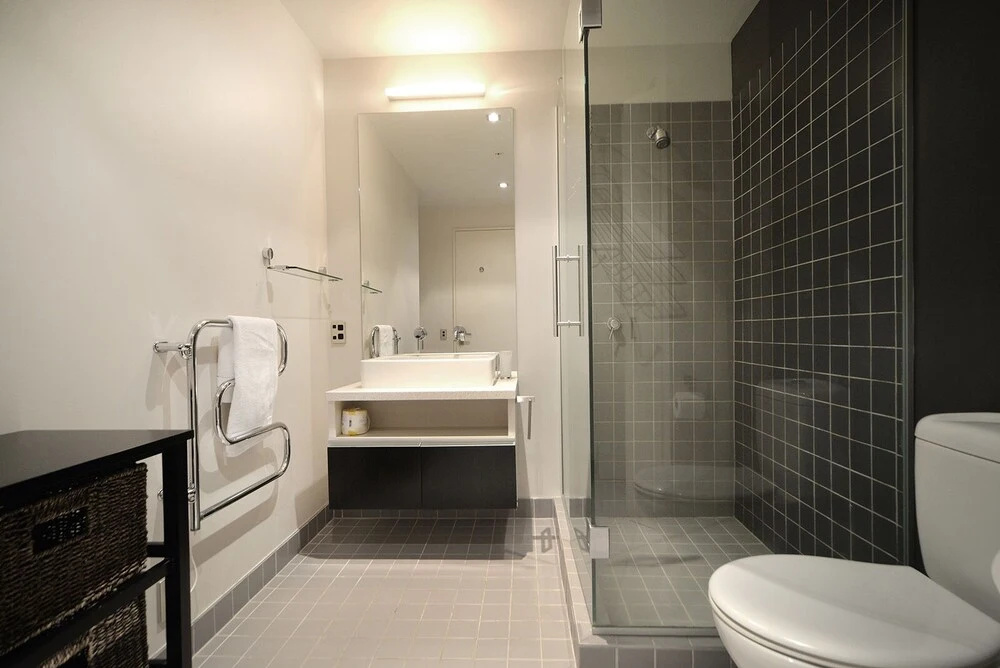QV 2 Bedroom Apt Overlooking Marina -680