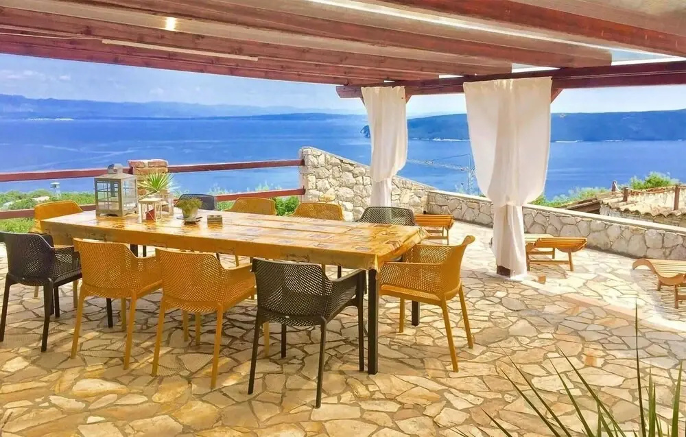 Nice Home in Brsec With Wifi, Private Swimming Pool and 4 Bedrooms