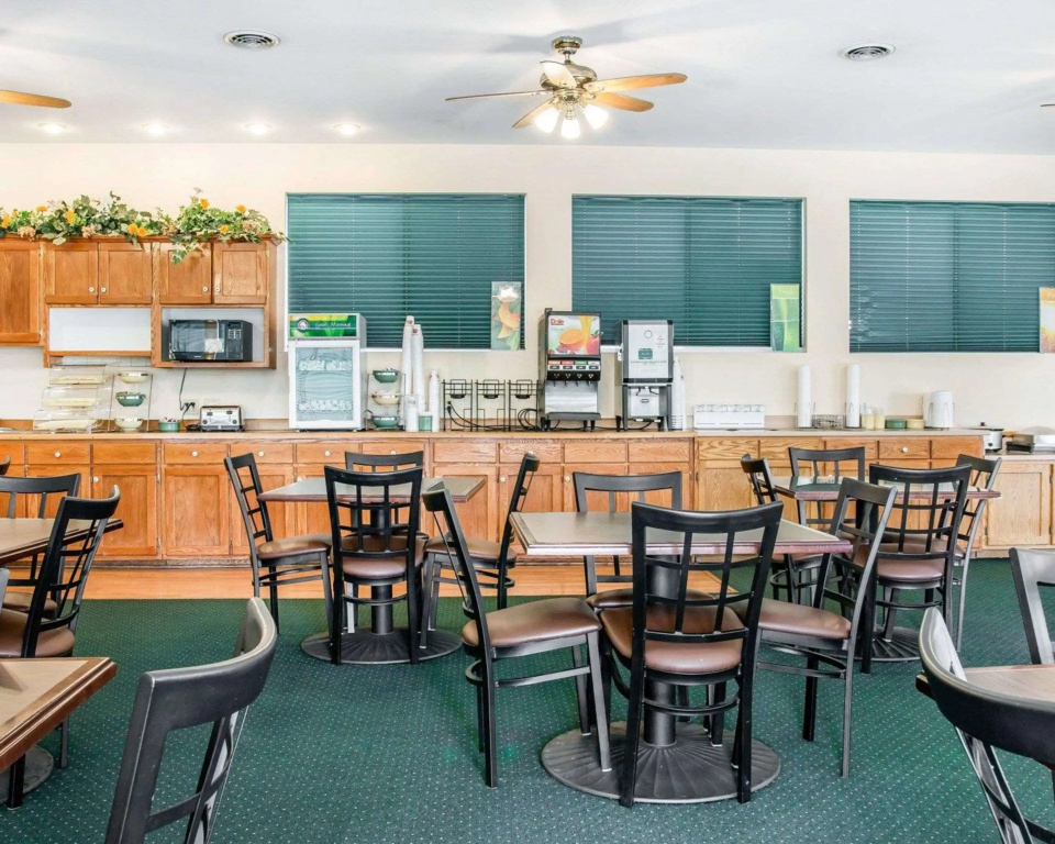 Quality Inn & Suites Mackinaw City Beachfront