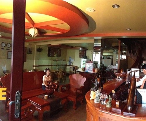Golden Noura Villa Pub & Restaurant