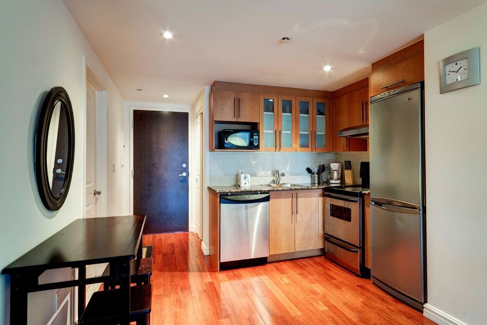 Bleury Furnished Suites by Hometrotting