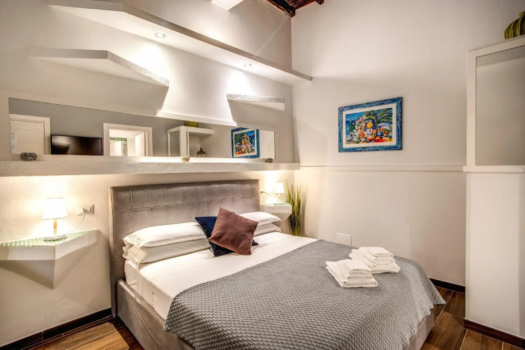 Tritone Top House