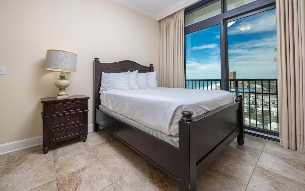 The Oasis 1801 Formerly Phoenix West Ii 1801 4 Bedroom Condo