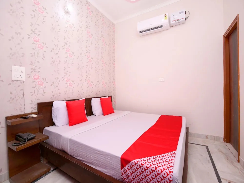 OYO 16431 Hotel New Comfort 1