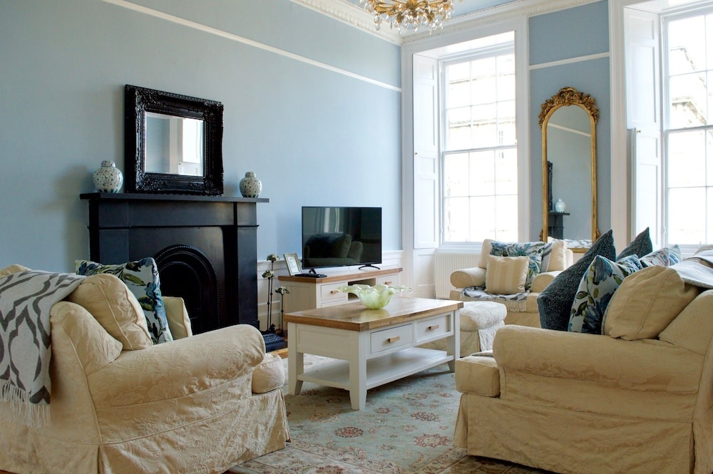 4 Bedroom Georgian Flat In New Town