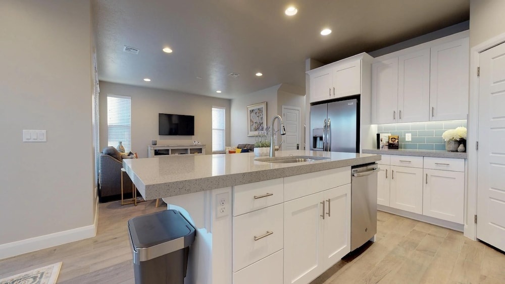 Birds Eye View 4 Bedroom Apts by RedAwning