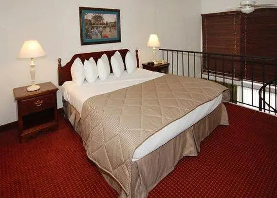 Clarion Hotel Fort Myers