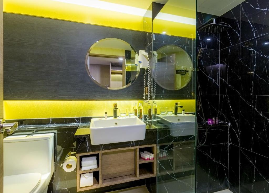 GLOW Sukhumvit 5