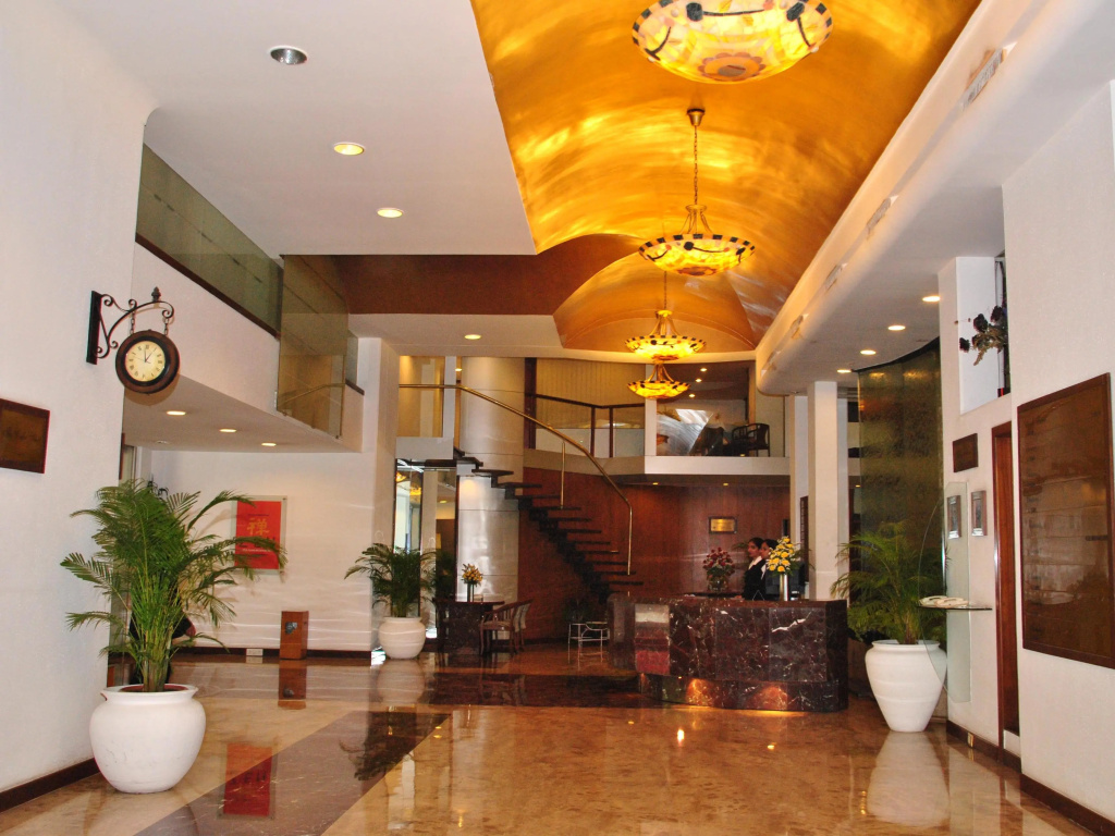 Hotel Aurora Towers