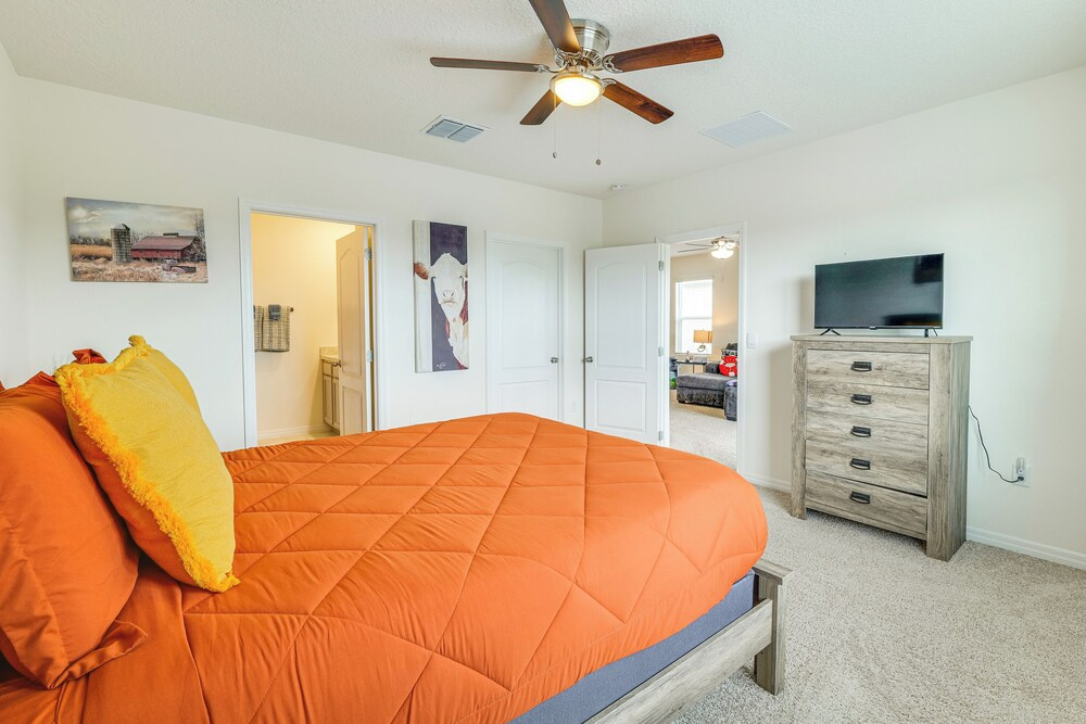 Orlando Theme Park Basecamp: Family Home w/ Patio