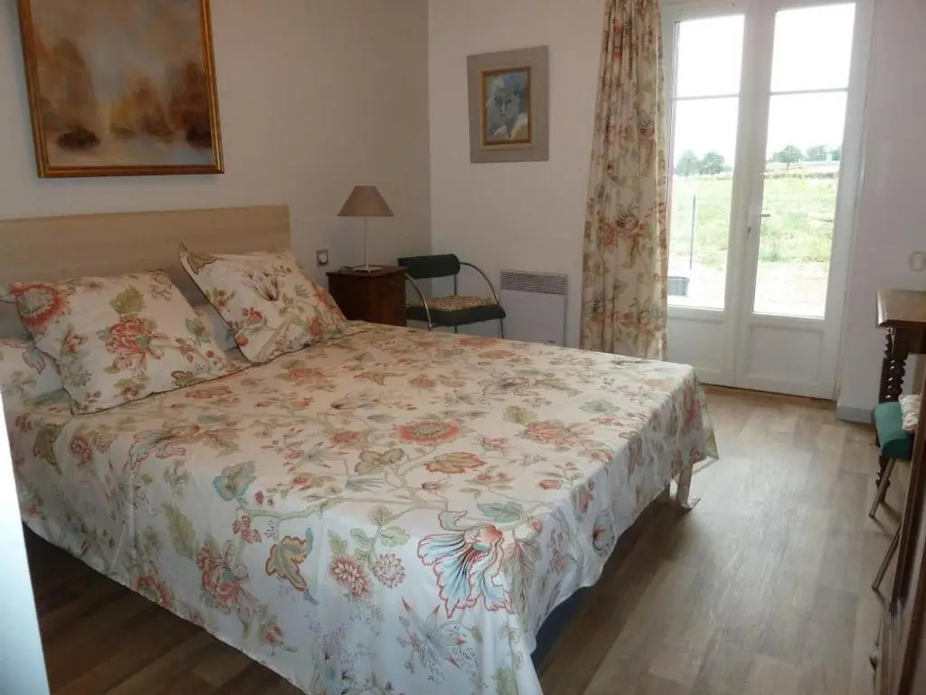 Maison bourbonnaise rénovée avec terrasse, Wifi et parking - FR-1-489-107