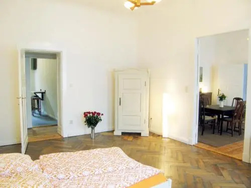 Elegante Altbauwohnung (CB1)