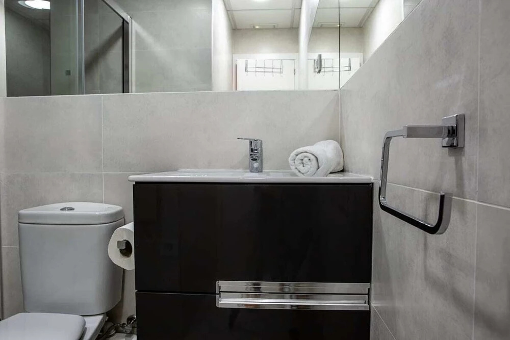 Modern 3 Bdr 2 Bath in La Latina, Near Metro