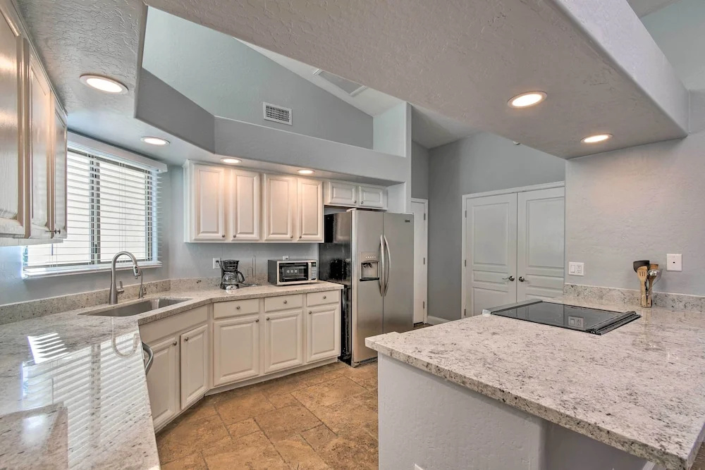6 Mi to Downtown: Condo w/ Patio in Tempe!
