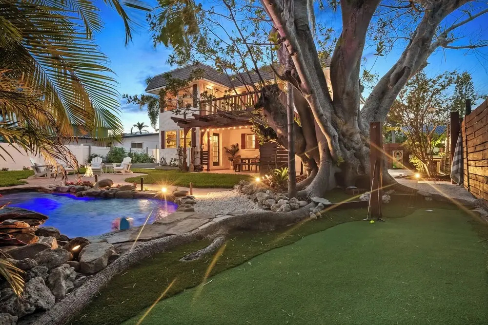 Walk to Gulf: Luxe Luau-themed Gem in Holmes Beach