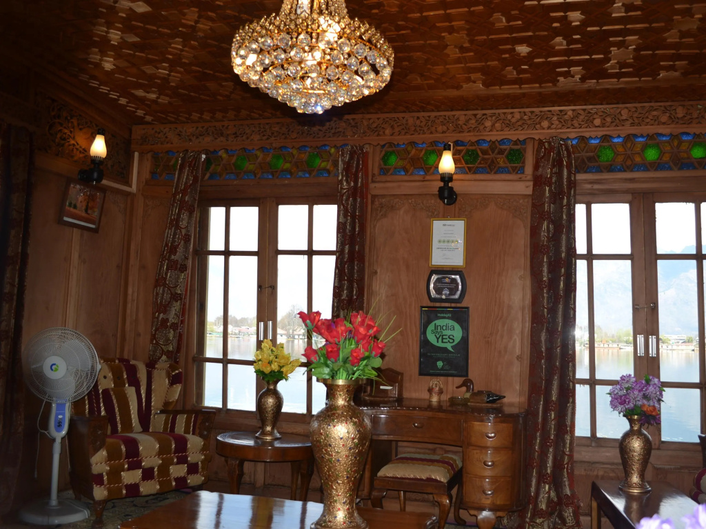 Peacock Houseboats