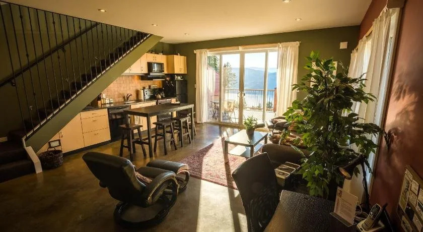 Crooked Tree Guest Suites