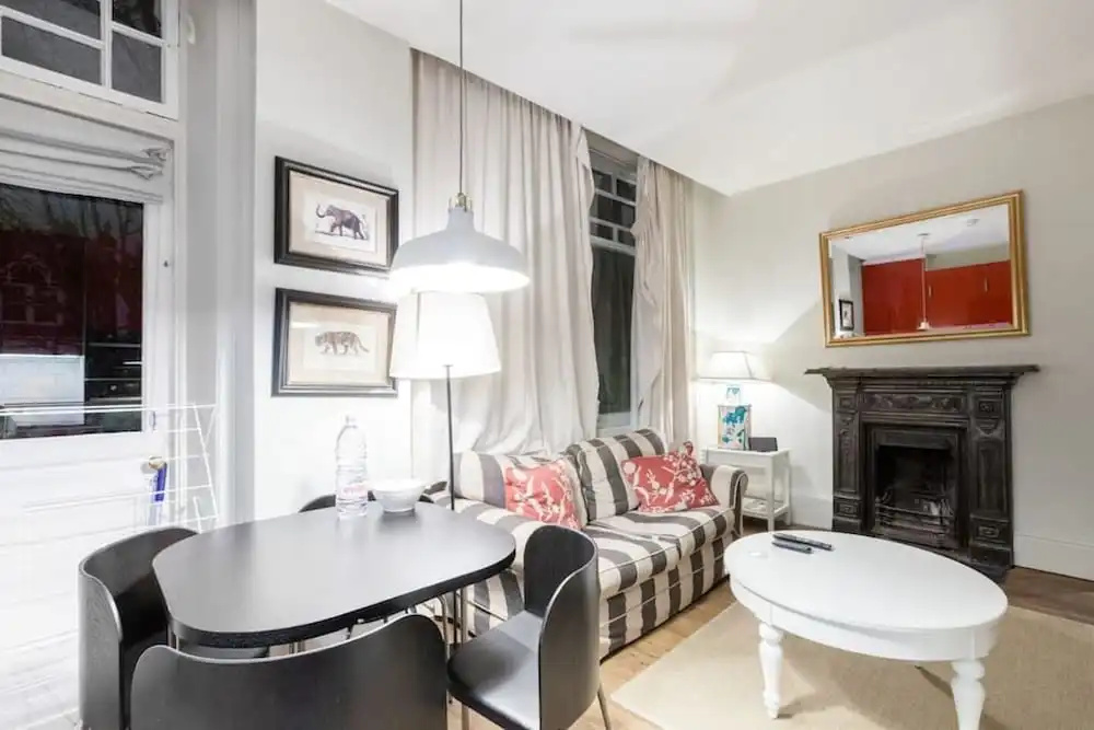 Flat for 4, Moments From Notting Hill and Subway!