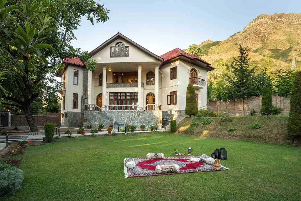 LohonoStays The Manor