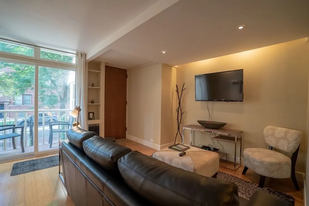 Lincoln Park Suites Operated by Roscoe Village Guesthouse