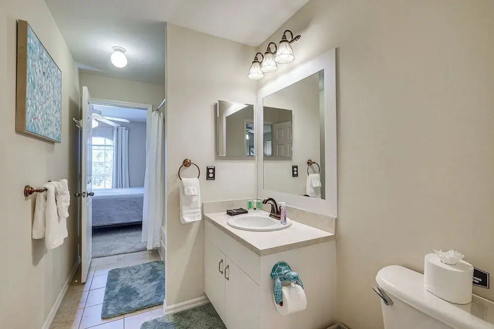 Cape Coral Home w/ Screened Porch: 4 Mi to Beach!