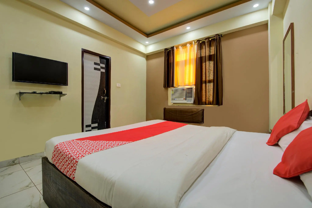 OYO 9658 Hotel Madhuram