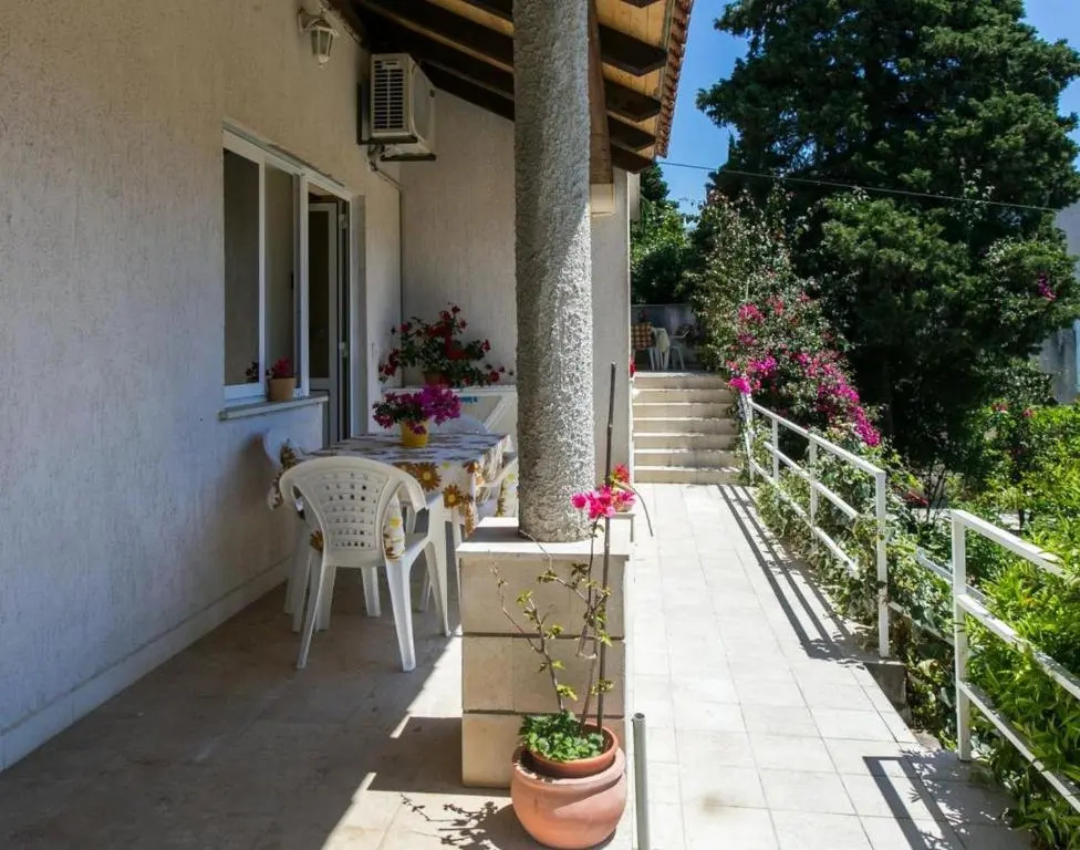 Apartments Elelu