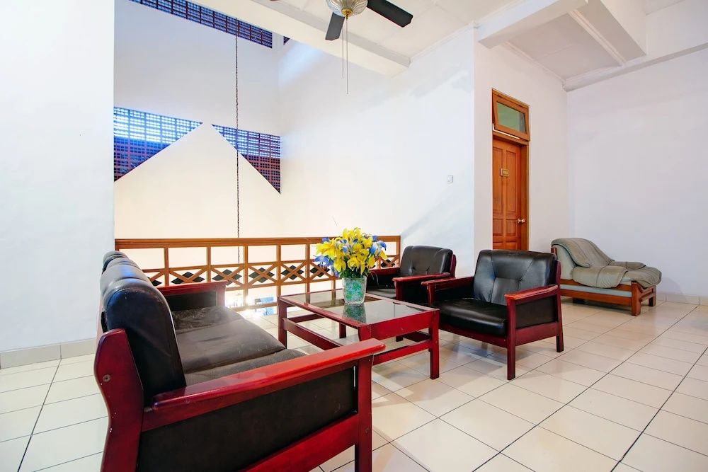 Oyo 1602 Trim Tiga Hotel